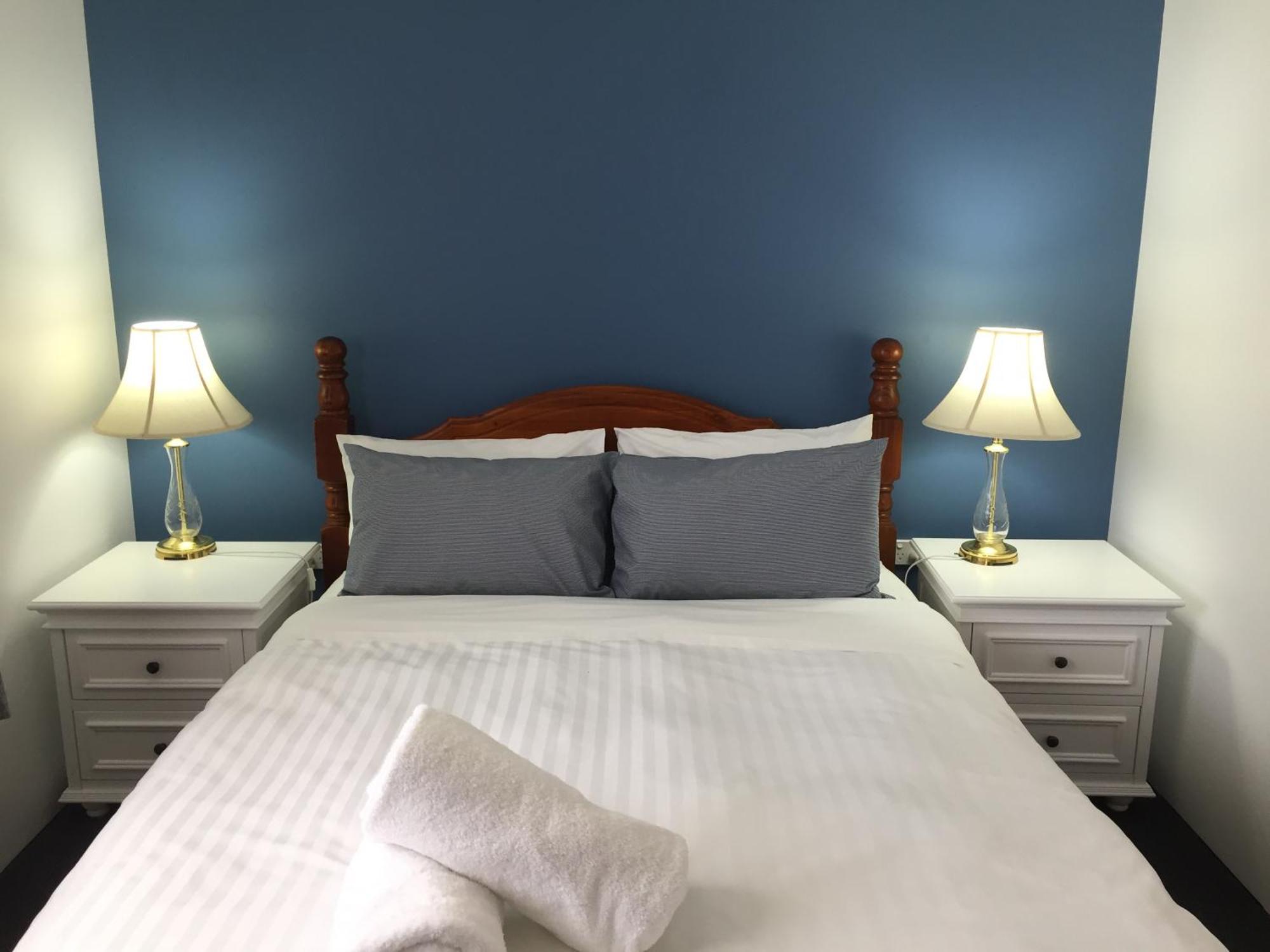 Regatta Point Tavern & Holiday Villas Стран Экстерьер фото